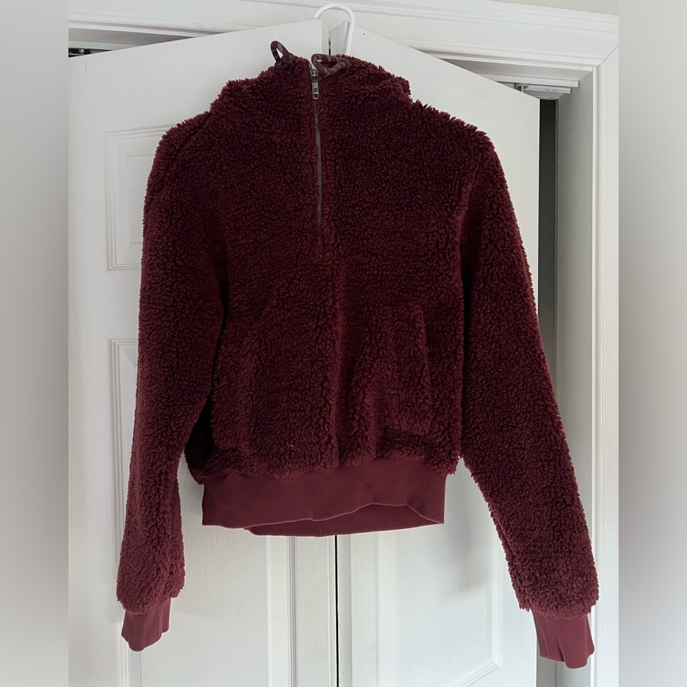Lululemon Scuba Textured Fleece 1/2 Zip Hooded with pockets